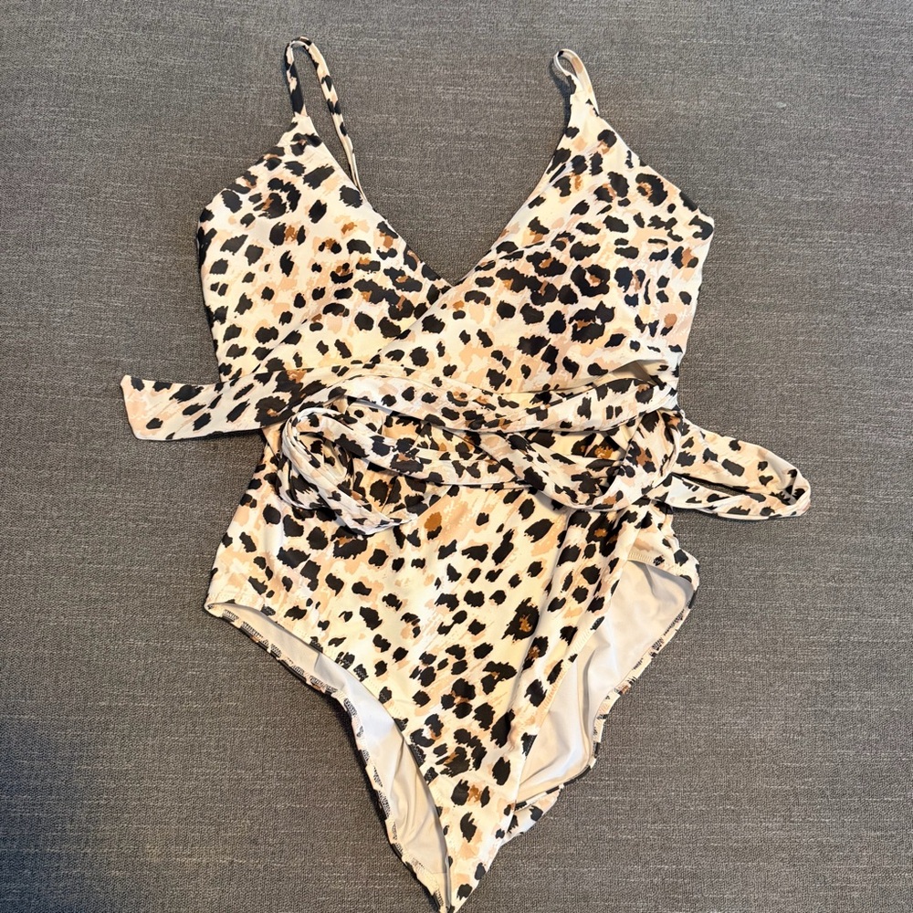 Aeries Women’s One Piece Full Coverage Swimsuit Size XL